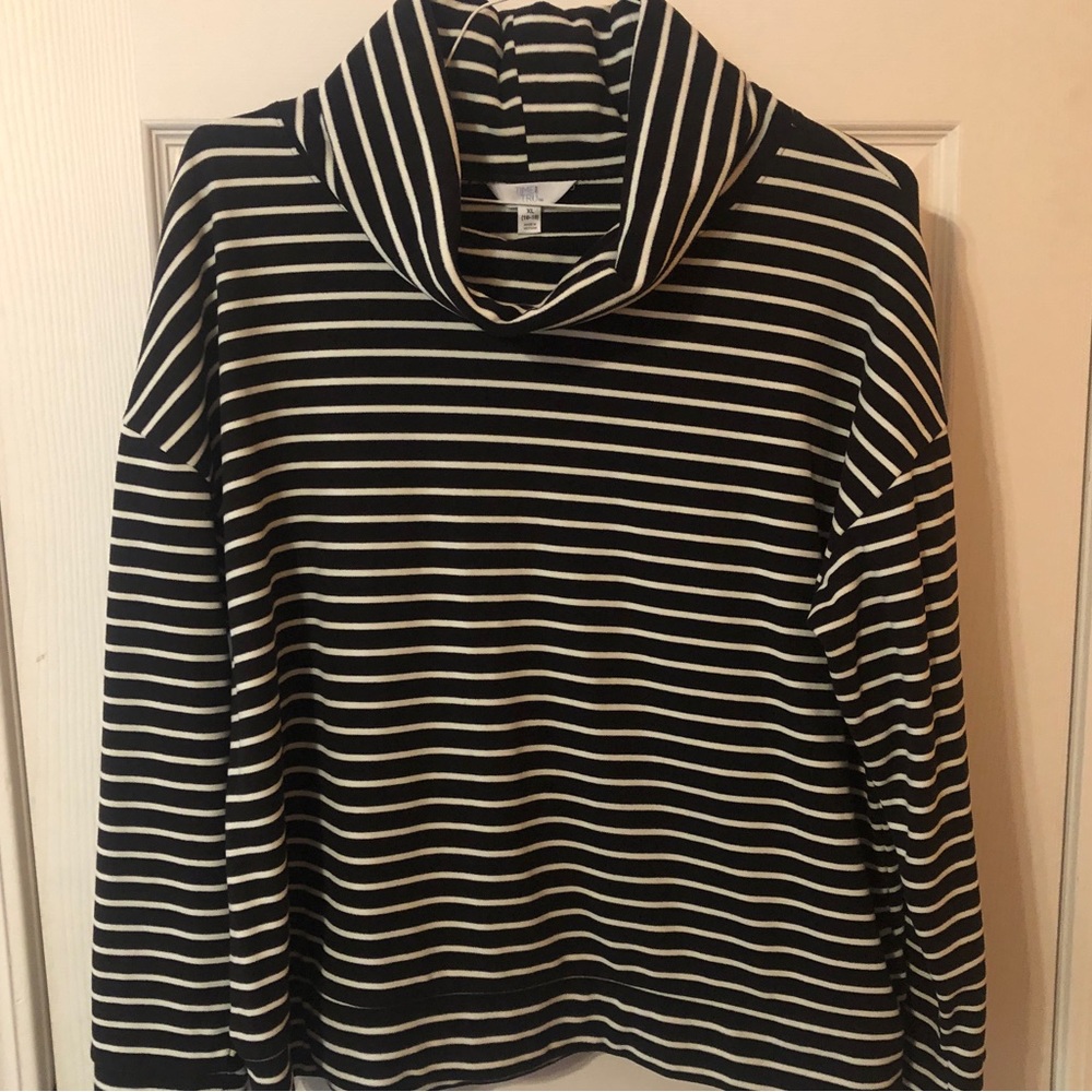 Time and Tru Black and White Sweater women’s size XL